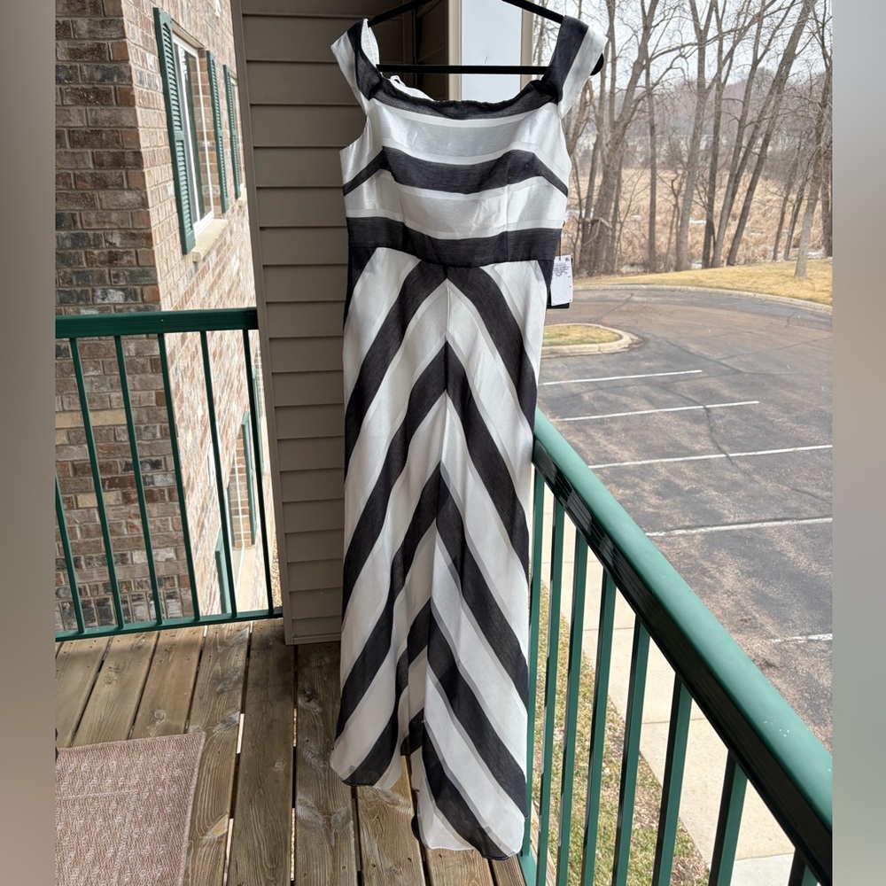 Adrianna Papell Black and White One-Shoulder A-Line Gown - Picture 4 of 15